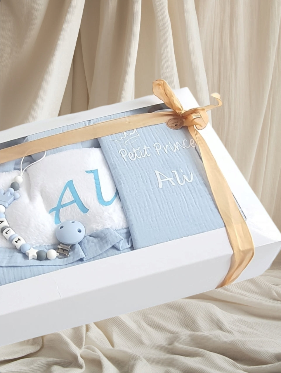 Coffret cadeau naissance personnalisé garçon bleu, blanc avec boîte cadeau