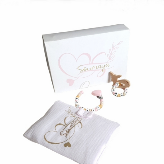 Coffret cadeau naissance personnalisé fille gaze de coton pâle