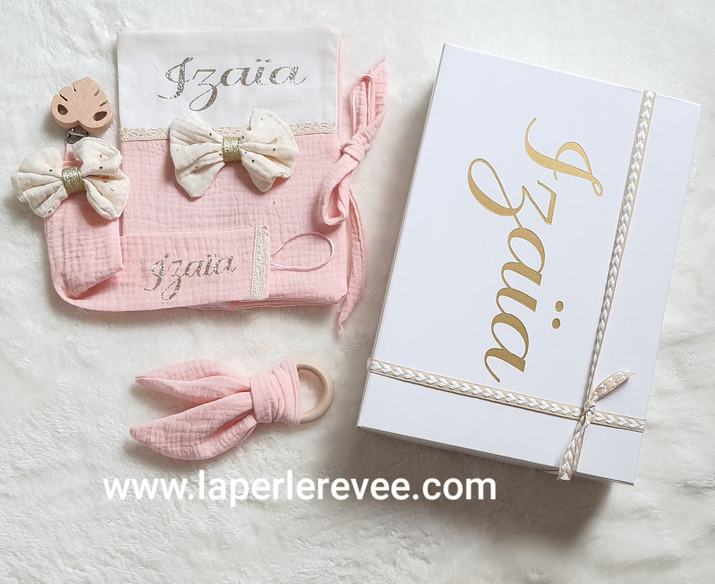 Carnet de santé, Coffret naissance,cadeau naissance, bébé fille carnet de santé, hochet, attache tétine personnalisable